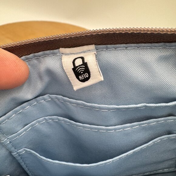 Baggallini RFID Wristlet Purse Wallet Gray Neutral Minimalist Travel read - Picture 7 of 10